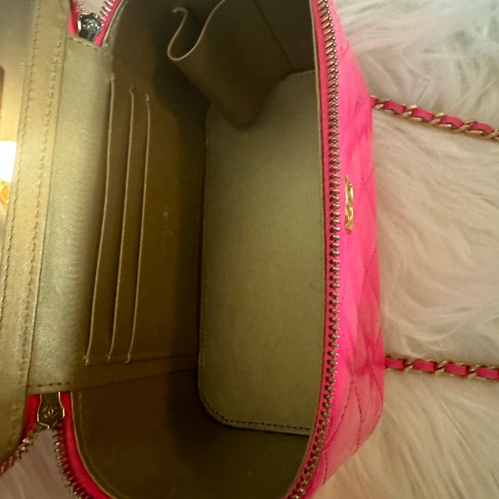 Barbie Hot Pink Chanel Vanity Handbag - Picture 7 of 16